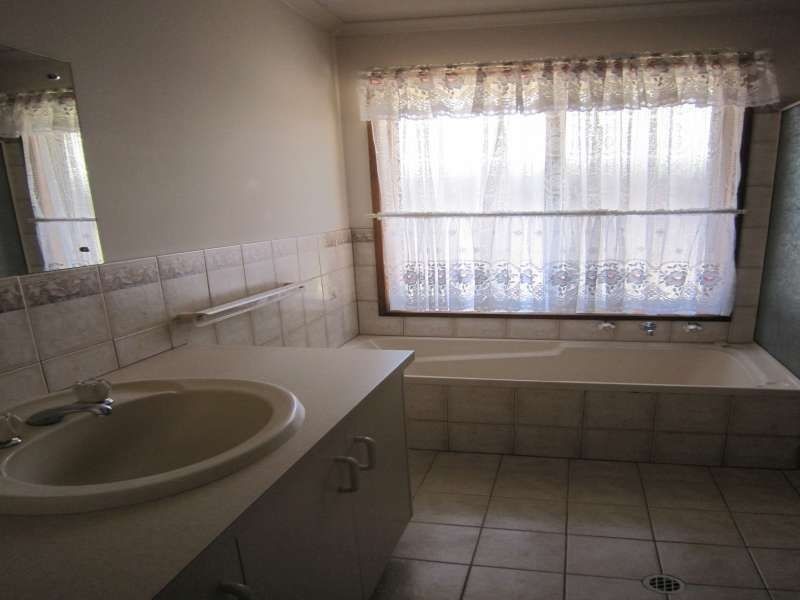 24 Wakehurst Avenue, Oakden SA 5086