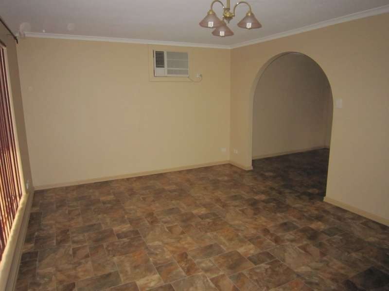 2/33 Shirley Avenue, Parafield Gardens SA 5107