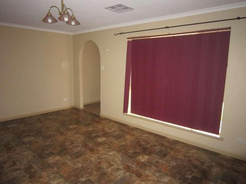 2/33 Shirley Avenue, Parafield Gardens SA 5107