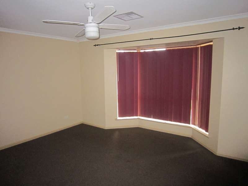 2/33 Shirley Avenue, Parafield Gardens SA 5107