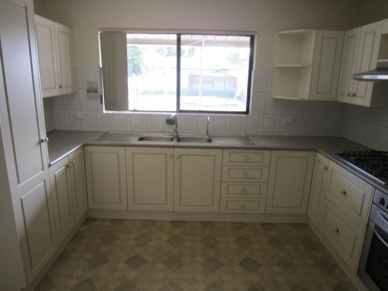 1 Londonderry Avenue, Salisbury Downs SA 5108