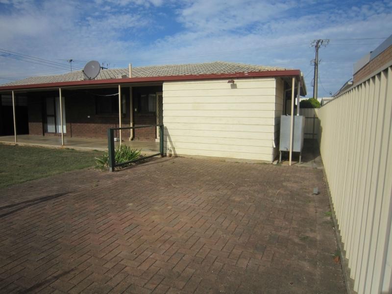 1 Londonderry Avenue, Salisbury Downs SA 5108
