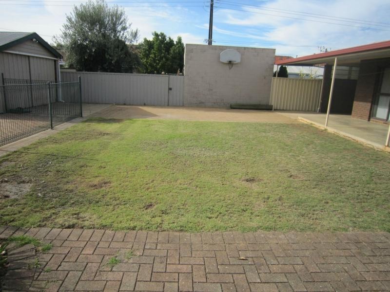 1 Londonderry Avenue, Salisbury Downs SA 5108