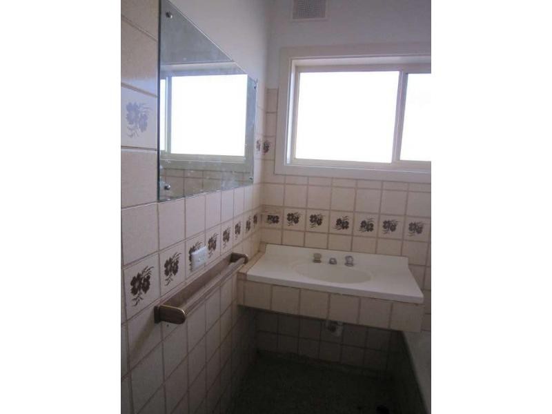 16 Poulshot Crescent, Elizabeth Vale SA 5112