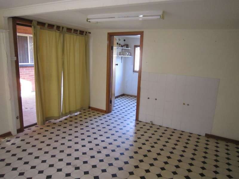 16 Poulshot Crescent, Elizabeth Vale SA 5112