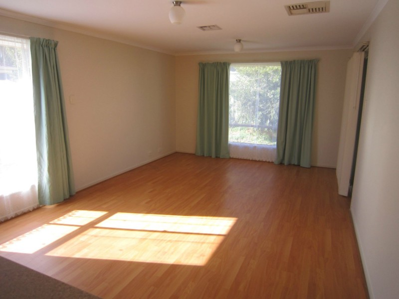 11 Navigator Parade, Smithfield SA 5114