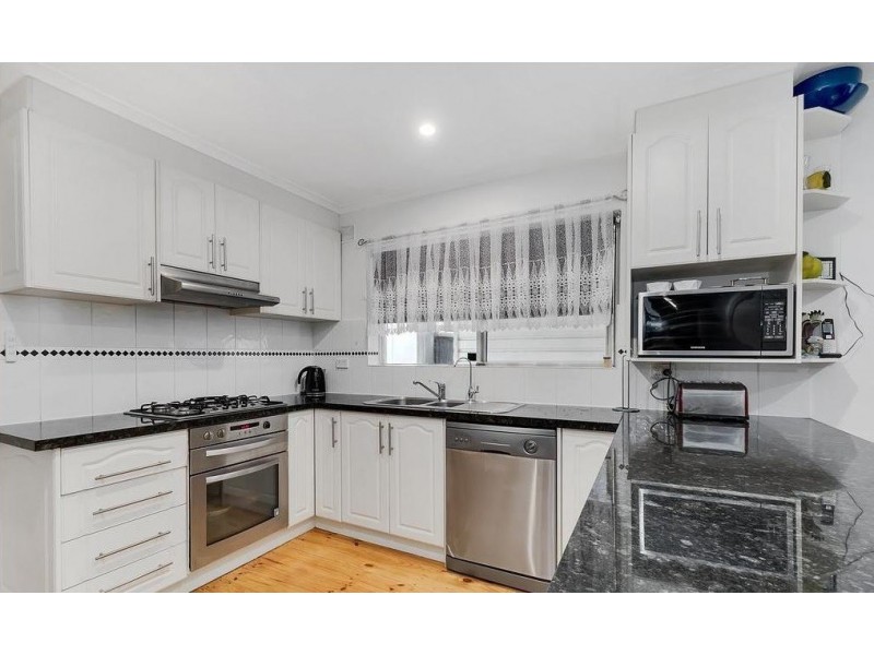 26 Robert Ct, Para Hills SA 5096