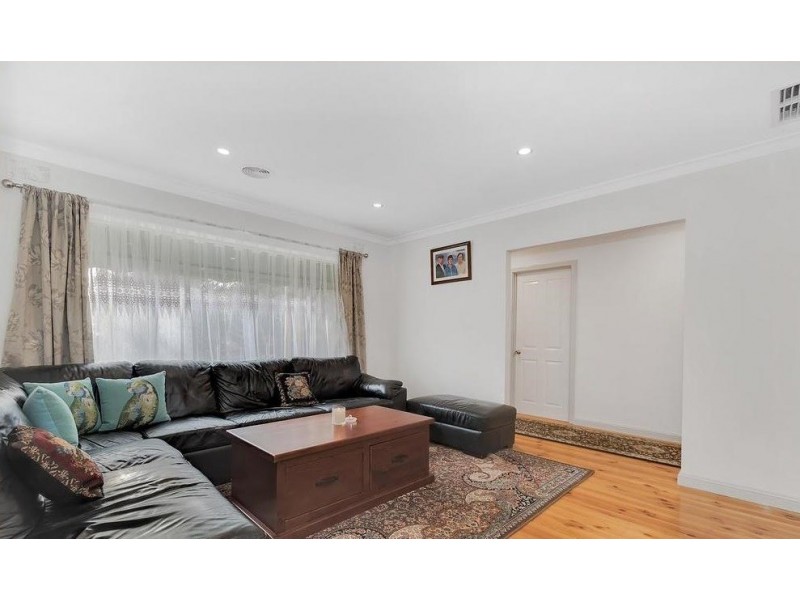 26 Robert Ct, Para Hills SA 5096