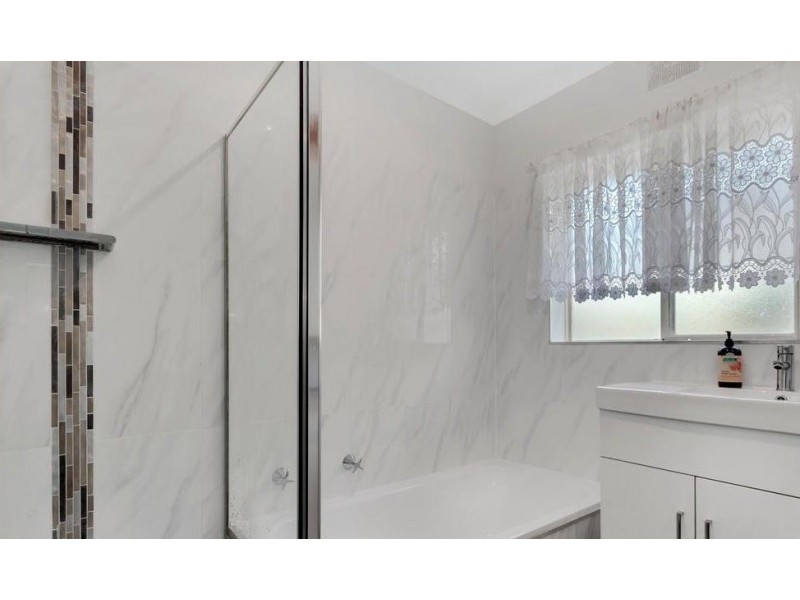 26 Robert Ct, Para Hills SA 5096