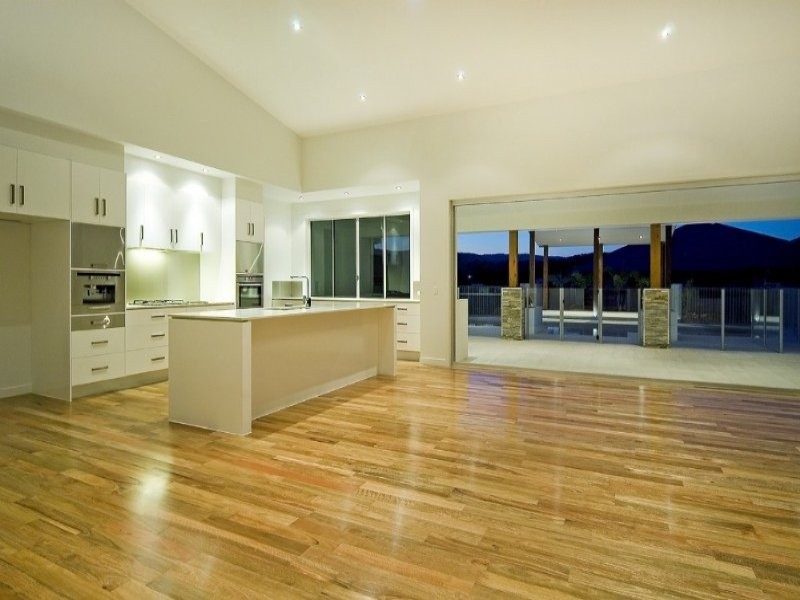 10 Meadow Court, Maudsland QLD 4210
