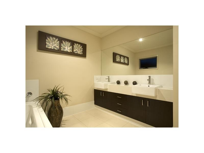 Pacific Pines QLD 4211