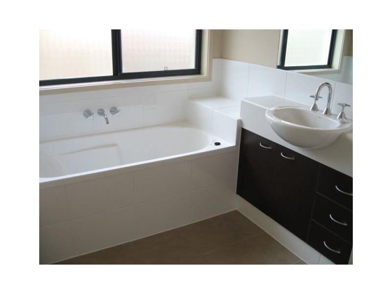 Pacific Pines QLD 4211