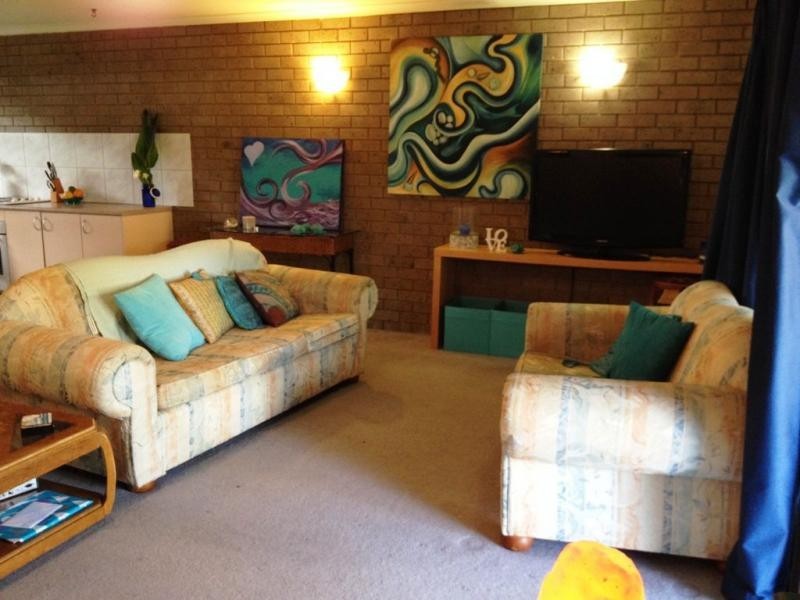 Duplex 1/1/4 Adelong Crescent, Buddina QLD 4575
