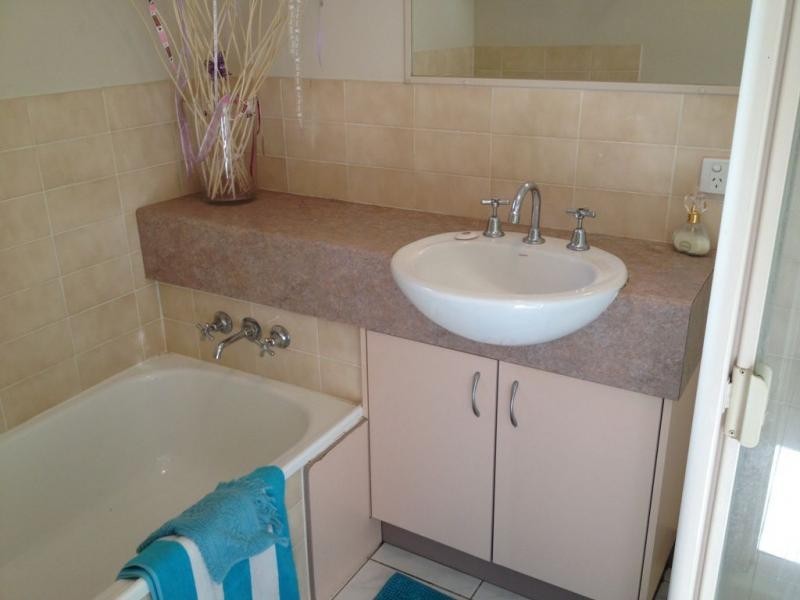 Duplex 1/1/4 Adelong Crescent, Buddina QLD 4575