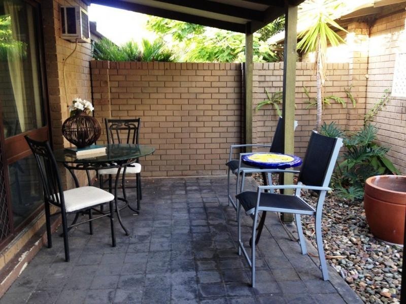 Duplex 1/1/4 Adelong Crescent, Buddina QLD 4575
