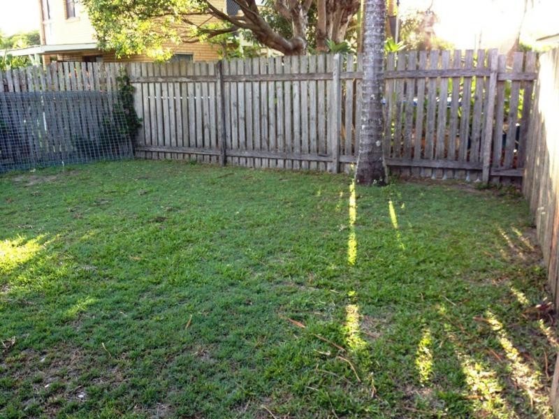 Duplex 1/1/4 Adelong Crescent, Buddina QLD 4575