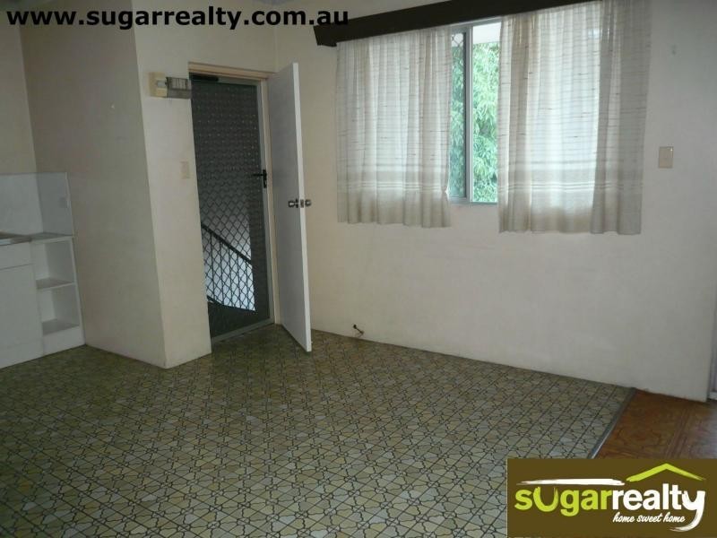 Unit 5/9 Queen Street, Ayr QLD 4807