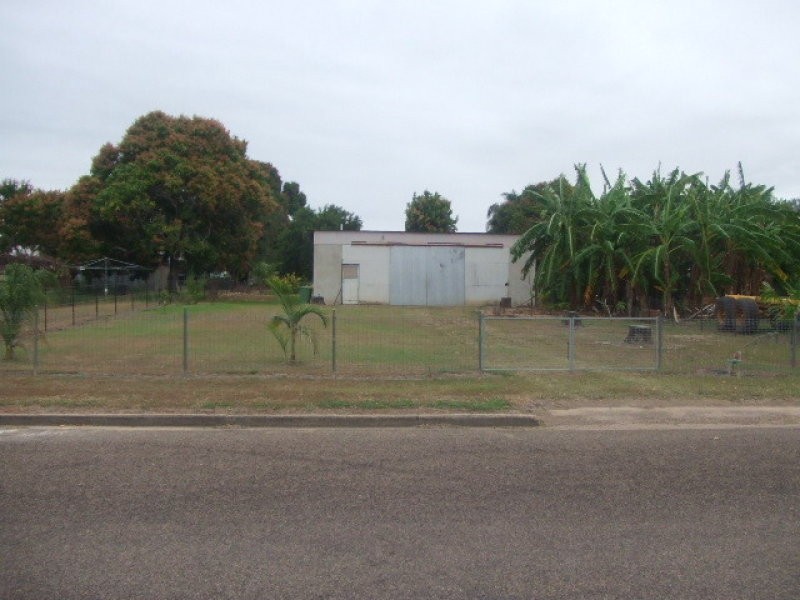 26 Tenth Avenue, Home Hill QLD 4806