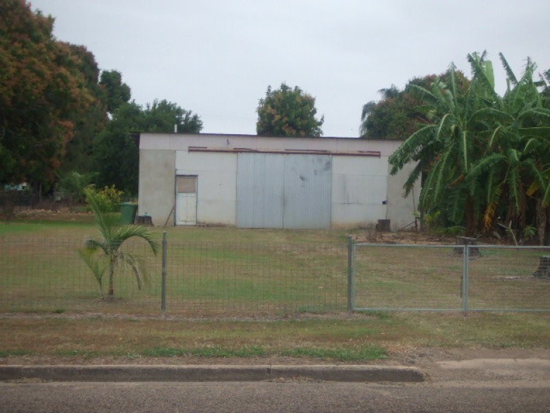 26 Tenth Avenue, Home Hill QLD 4806