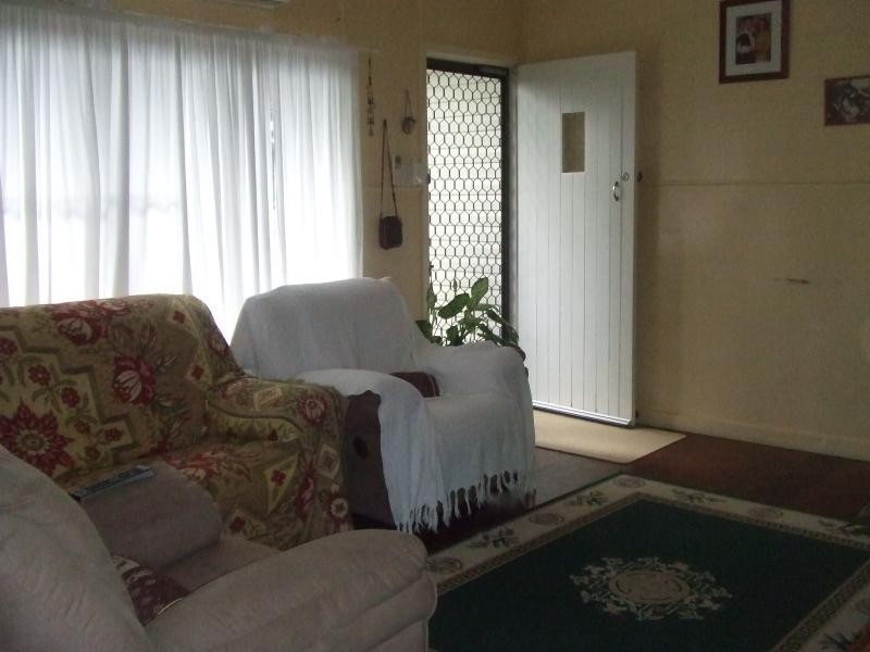 5 School Road, Clare QLD 4807
