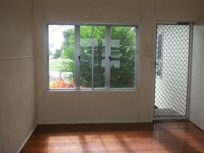 7 School Road, Clare QLD 4807