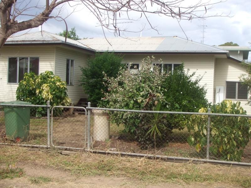 7 School Road, Clare QLD 4807