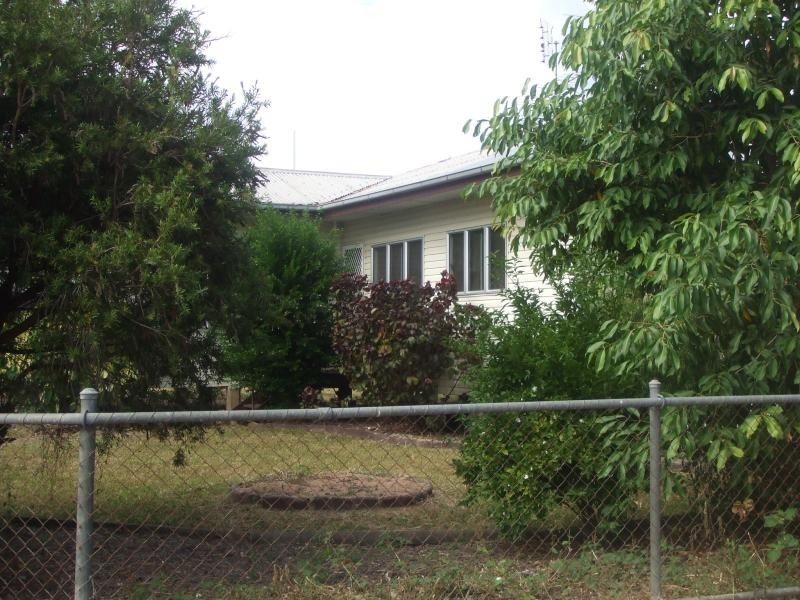 7 School Road, Clare QLD 4807