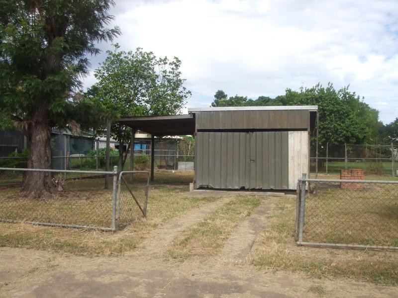 7 School Road, Clare QLD 4807