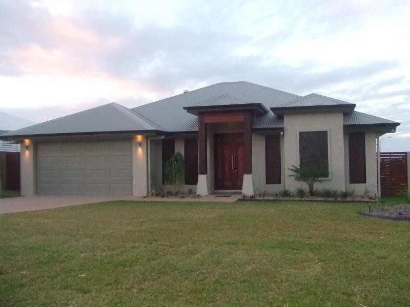 Bushland Beach QLD 4818