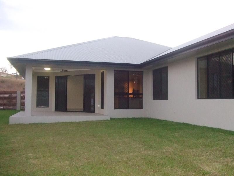 Bushland Beach QLD 4818