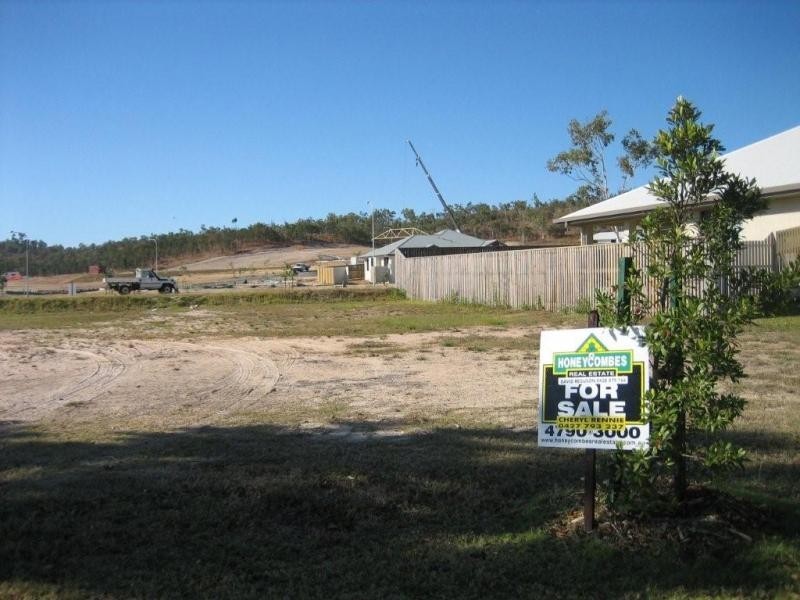 Bushland Beach QLD 4818