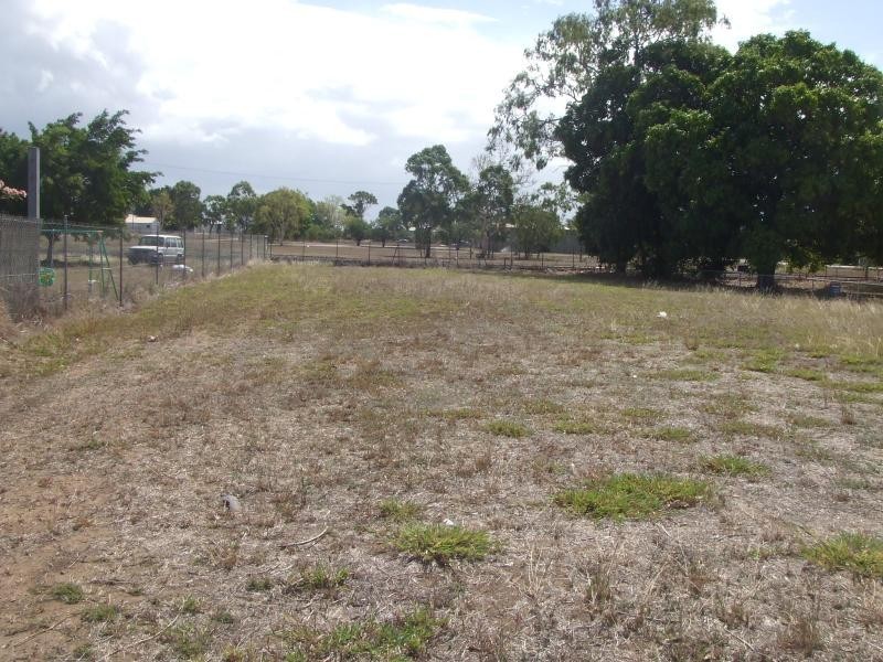 52 Eighth Avenue, Home Hill QLD 4806