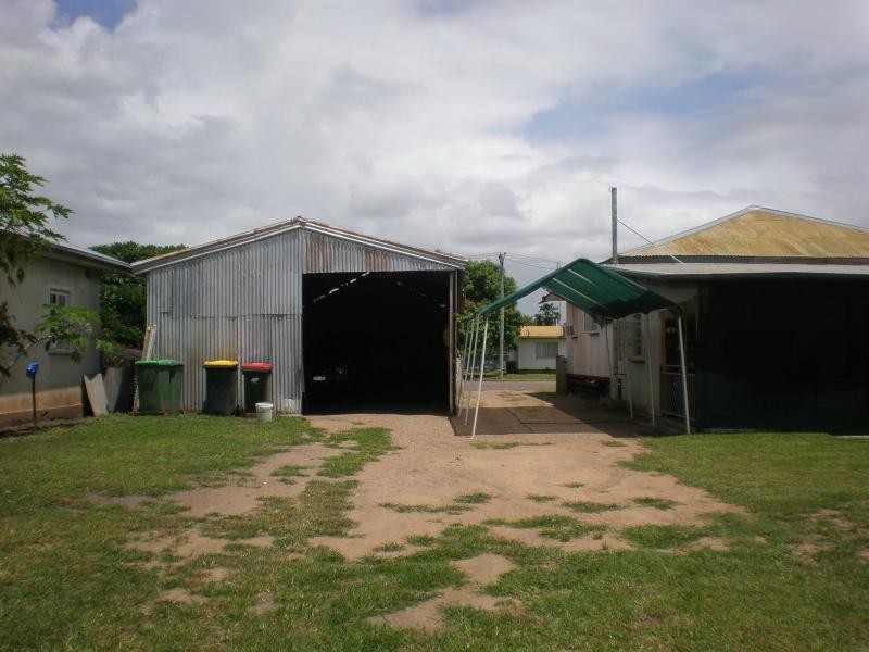 27 Tenth Avenue, Home Hill QLD 4806