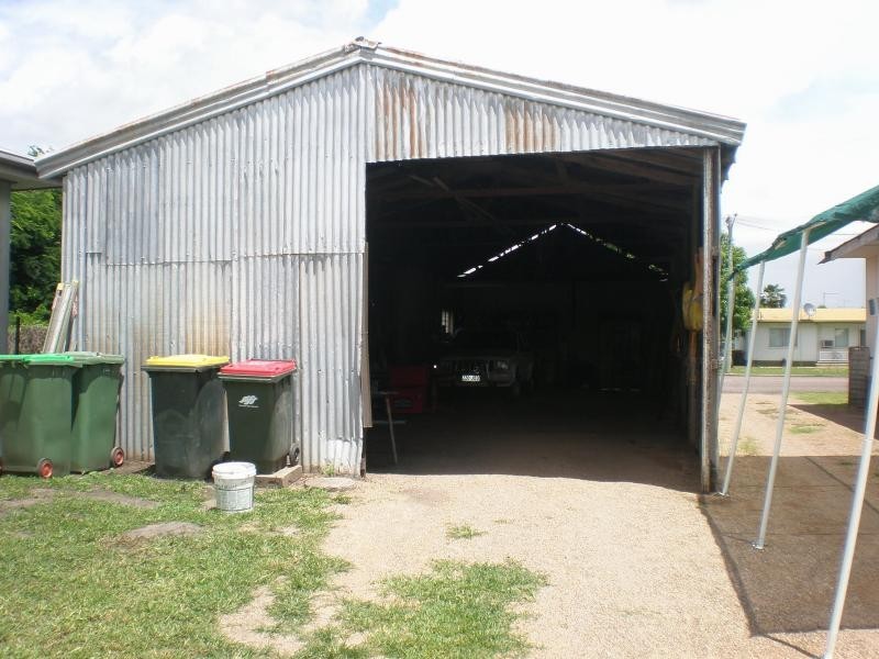 27 Tenth Avenue, Home Hill QLD 4806