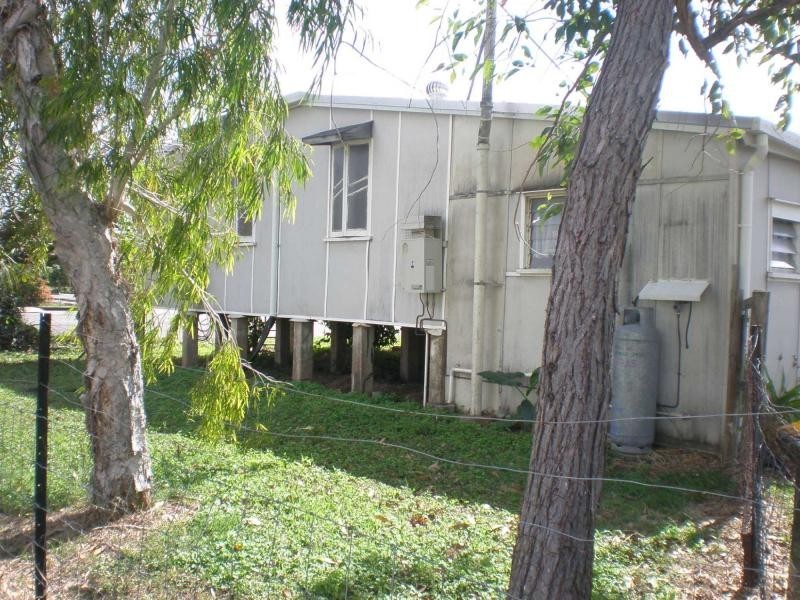 27 Eighth Avenue, Home Hill QLD 4806