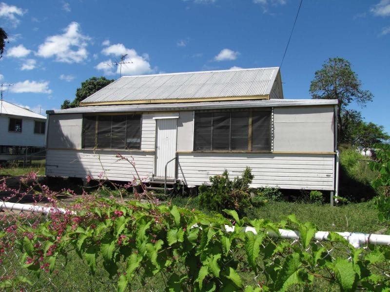 90 Railway Street, Ayr QLD 4807