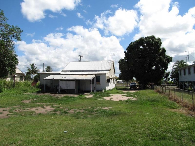 90 Railway Street, Ayr QLD 4807