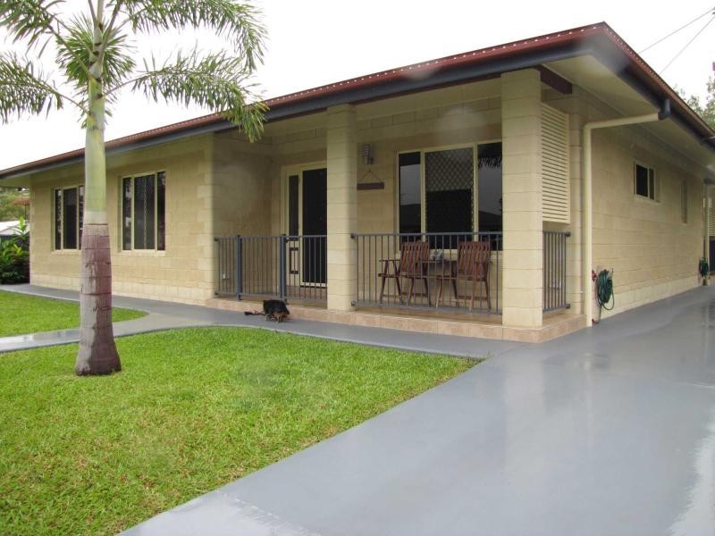 65 Ninth Avenue, Home Hill QLD 4806