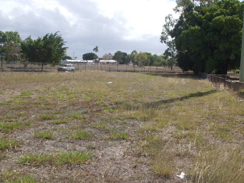 52 Eighth Avenue, Home Hill QLD 4806