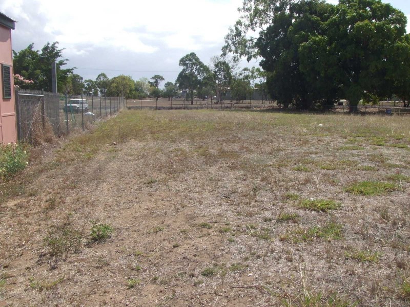 52 Eighth Avenue, Home Hill QLD 4806