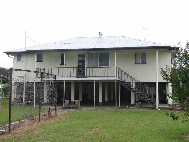32 Eleventh Avenue, Home Hill QLD 4806