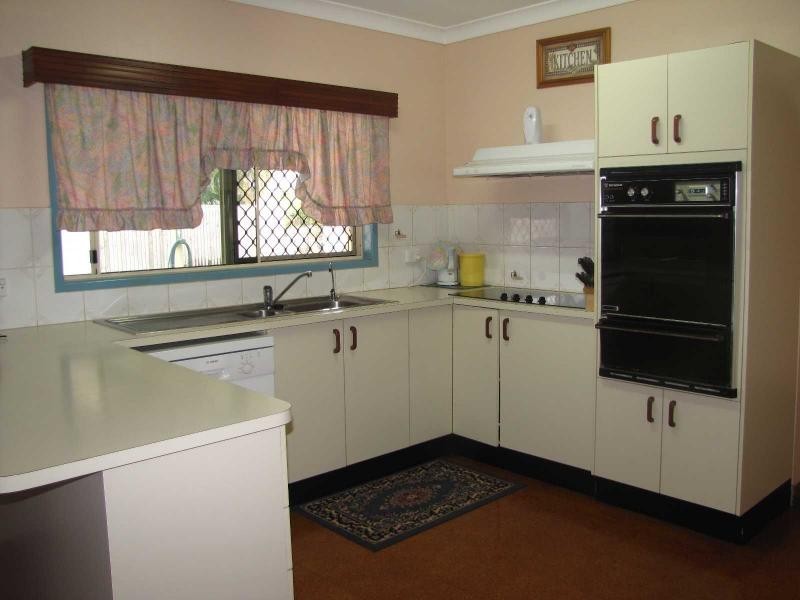 12 Moss Street, Ayr QLD 4807