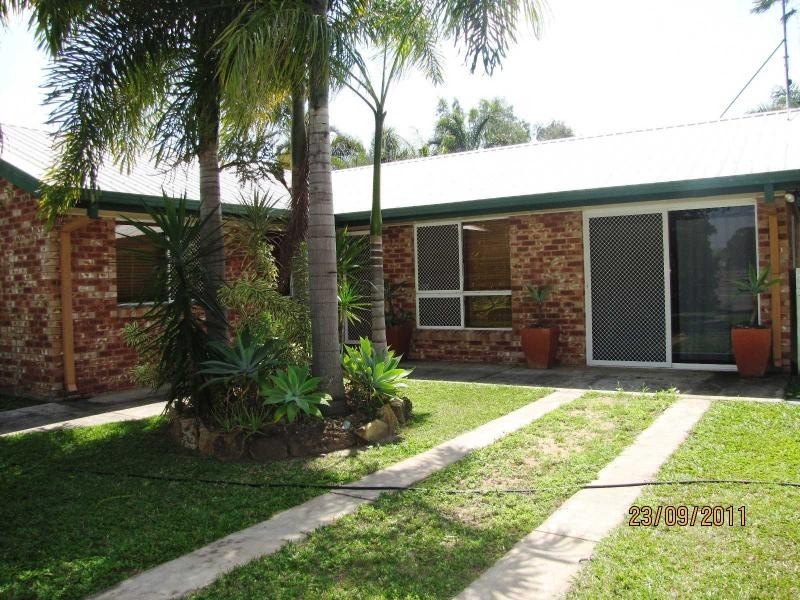 11 Seventh Avenue, Home Hill QLD 4806