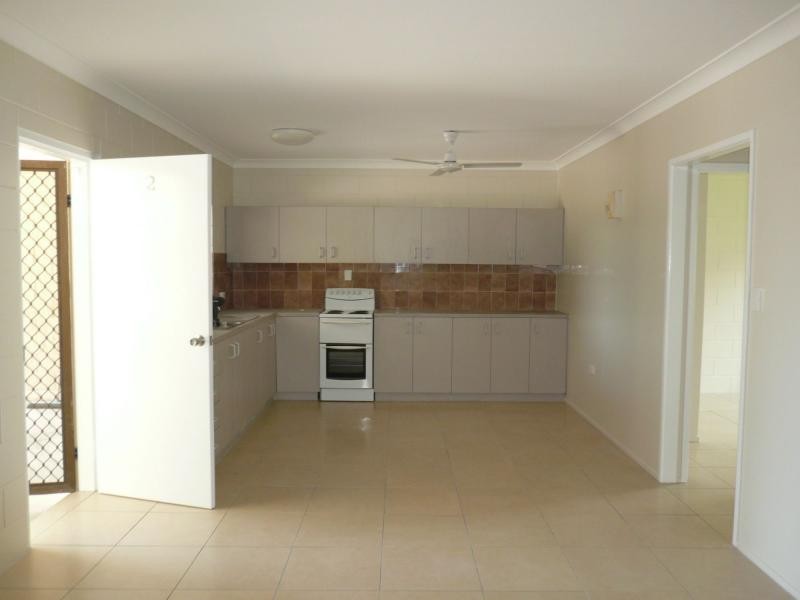 Unit 2/25 Queen Street, Ayr QLD 4807