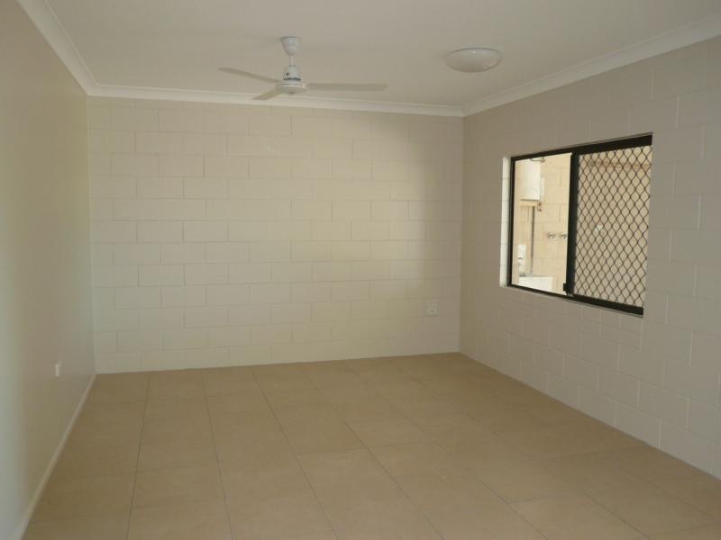 Unit 2/25 Queen Street, Ayr QLD 4807