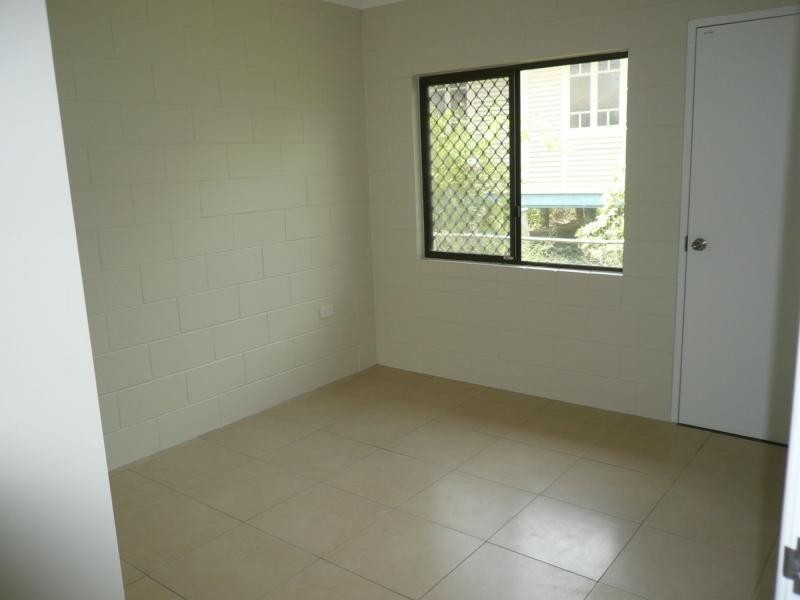 Unit 2/25 Queen Street, Ayr QLD 4807