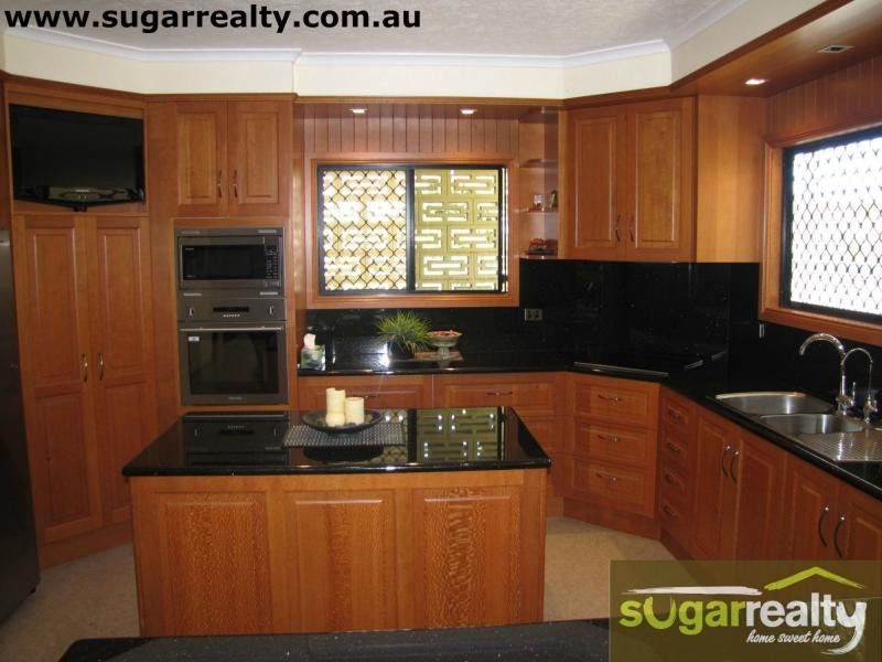 163-165 Eleventh Avenue, Home Hill QLD 4806