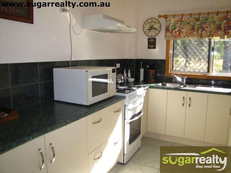 40 Whiting Court, Cungulla QLD 4816