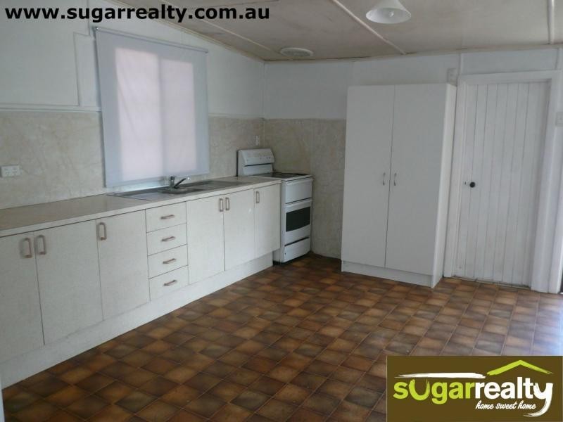 24 Tenth Avenue, Home Hill QLD 4806
