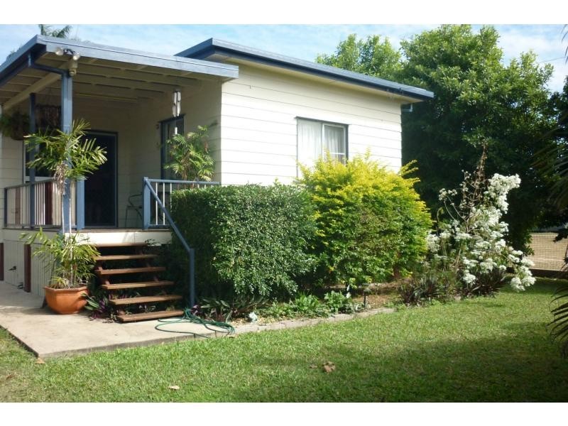 38 Tenth Avenue, Home Hill QLD 4806
